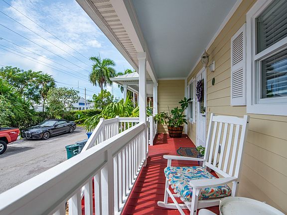 5th image of 52 Coral Way