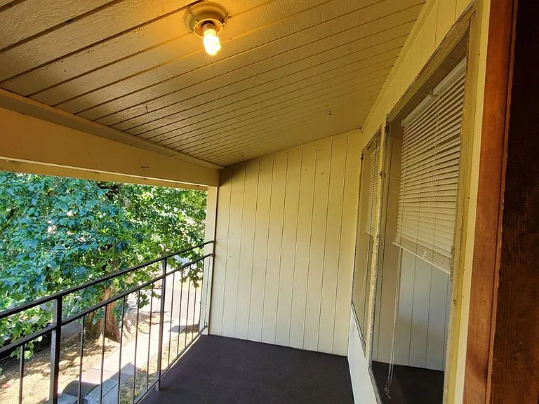 14th Street Apartments — Photo 15