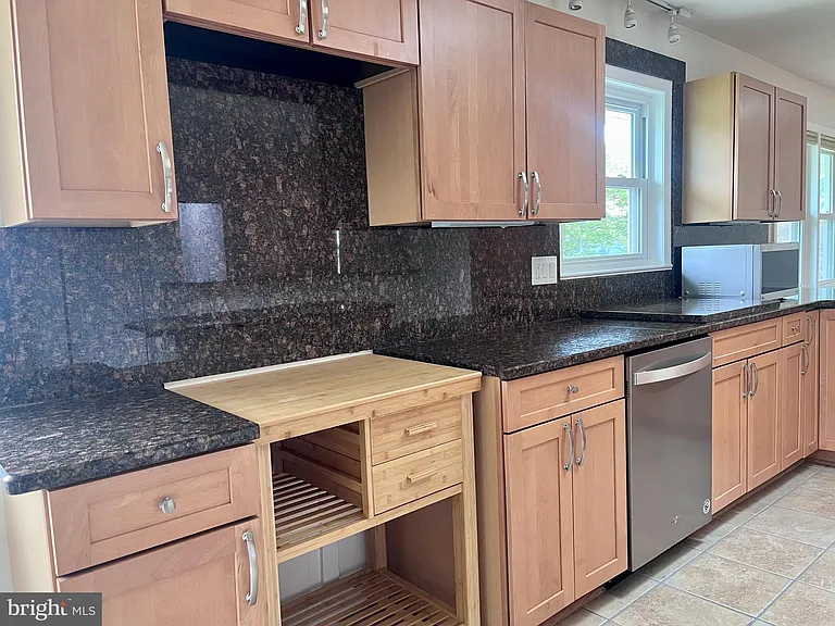 5350 Ravensworth Rd — Photo 52