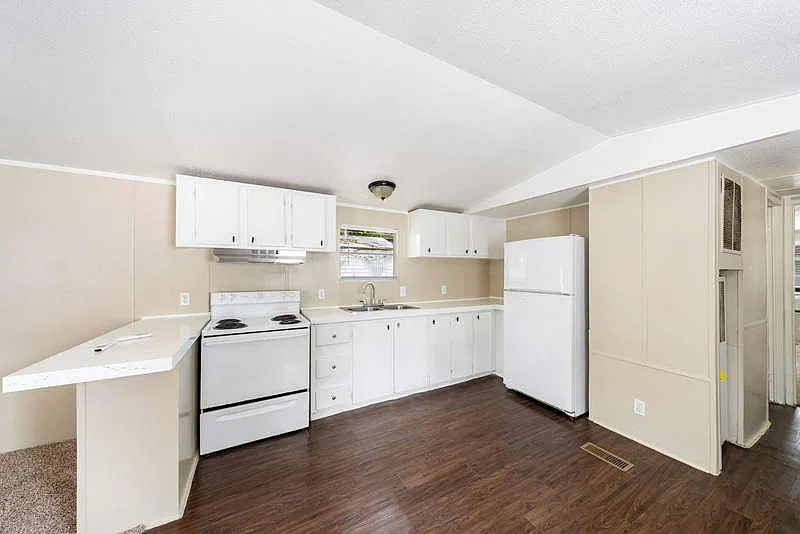 3 bed, 2.0 bath, 1216 sqft, $1,399 — Photo 3