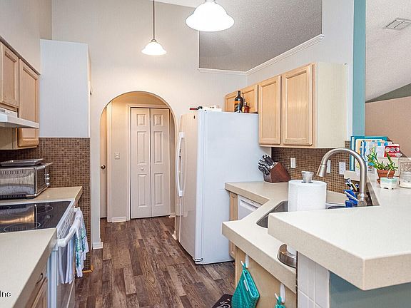 3rd image of 13053 VIBURNUM Drive S