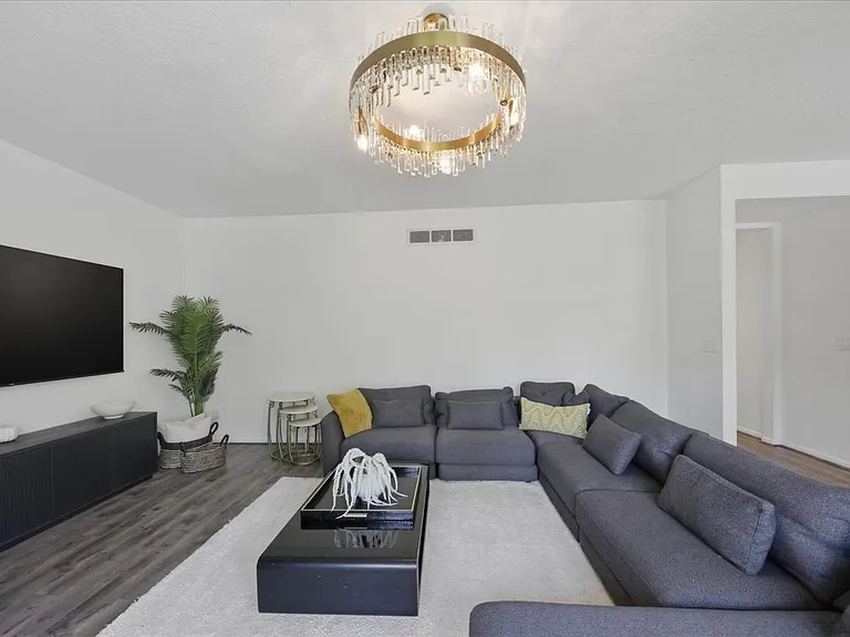 5920 Thornberry Ct — Photo 25