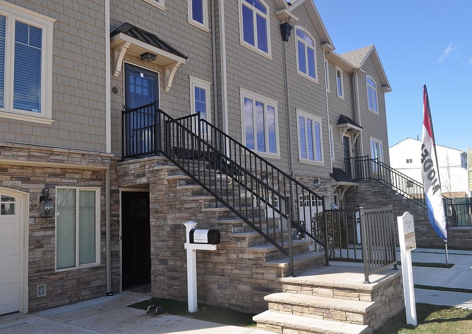 1st image of 212 Roman Ave