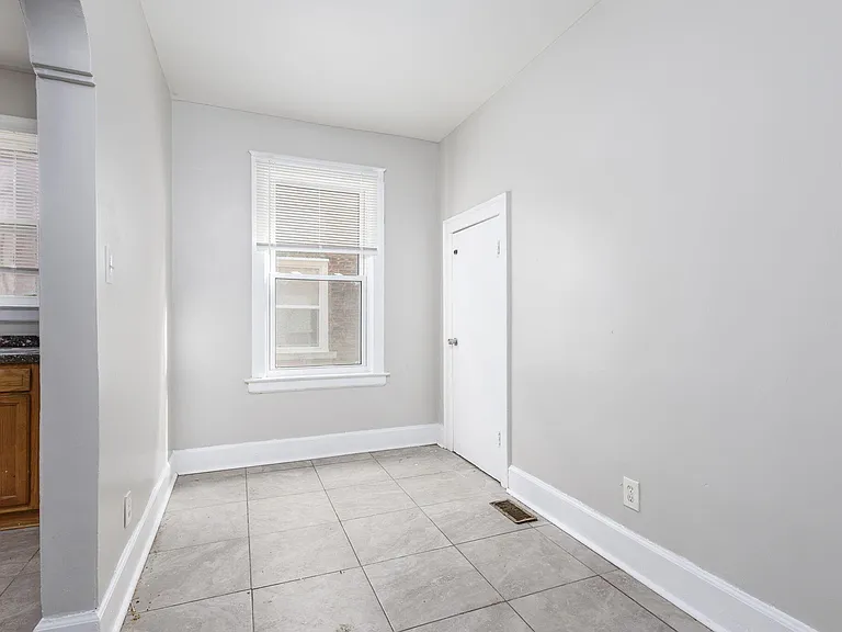 2704 Webb St #LOWER — Photo 4