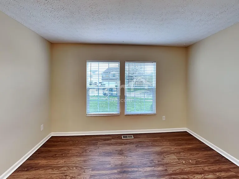 4024 Walnut Crossing Dr — Photo 4