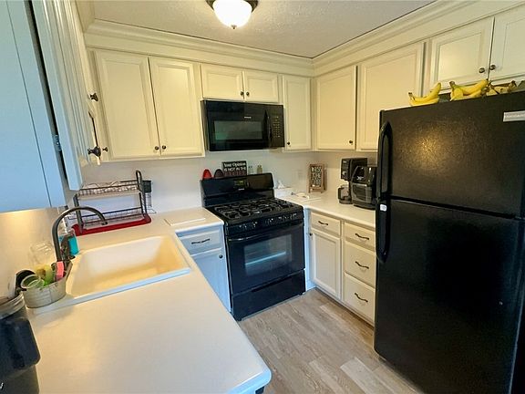 3rd image of 4613 Cox Dr #A