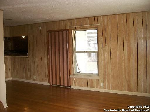 3rd image of 939 Glamis Ave