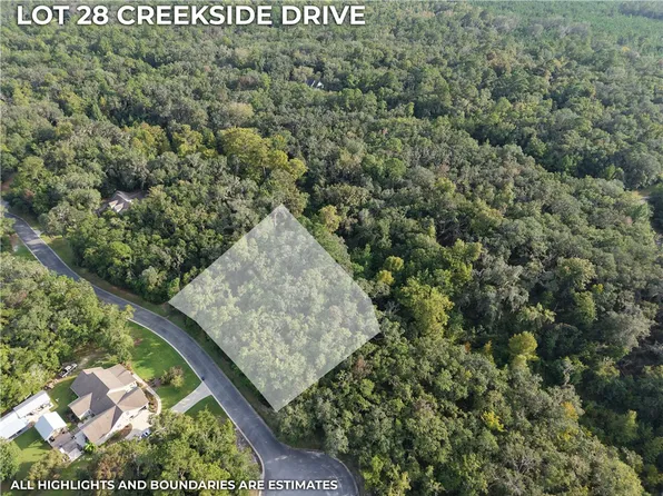 28 Creekside Dr, Waverly, GA 31565