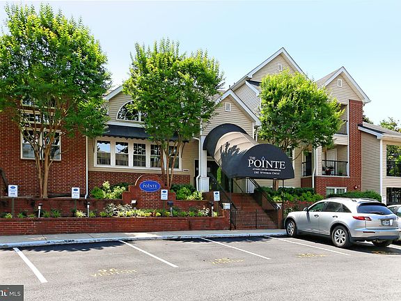 2nd image of 3310 Wyndham Cres #315