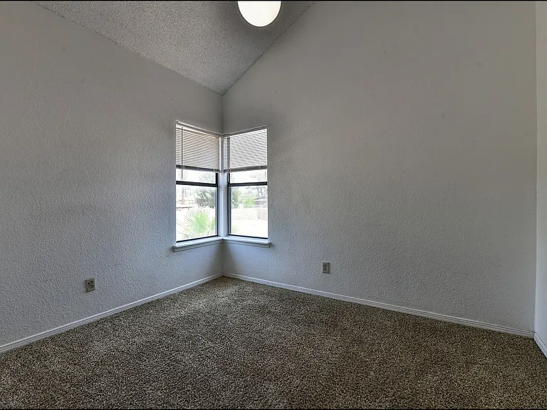 695 Bluff Canyon Cir — Photo 28