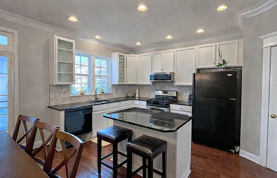 3 bed, 2.5 bath, 1440 sqft, $2,100 — Photo 4