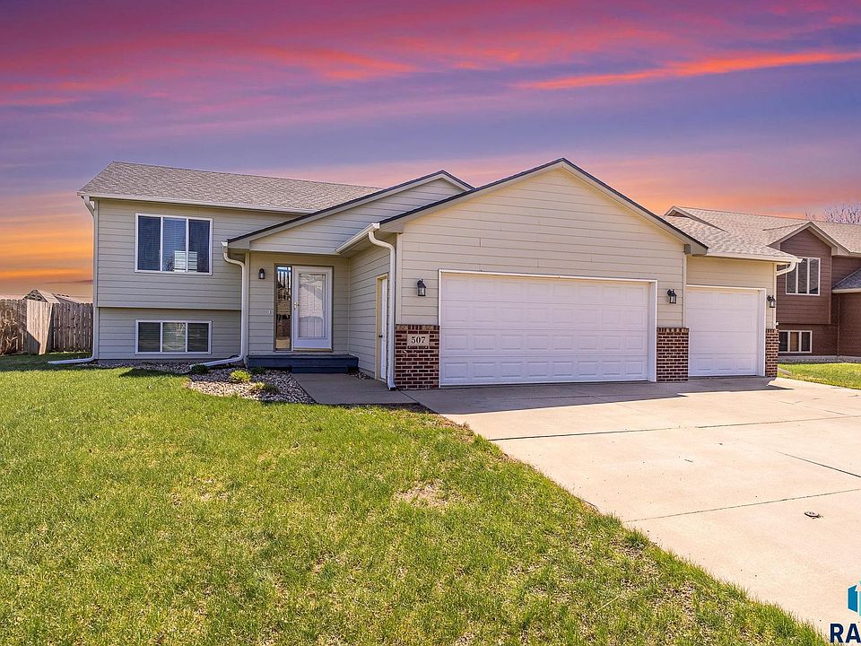 1st image of 507 Honeysuckle Dr