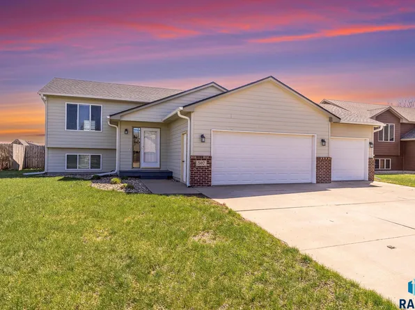 507 Honeysuckle Dr, Harrisburg, SD 57032