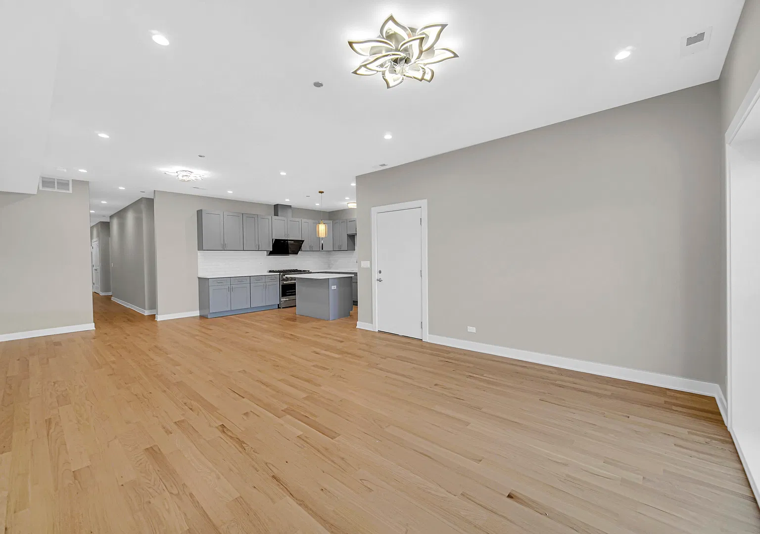 3 bed, 2.5 bath, 1600 sqft, $3,100 — Photo 4