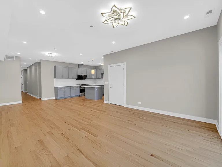 3225 S Halsted St #3 — Photo 8
