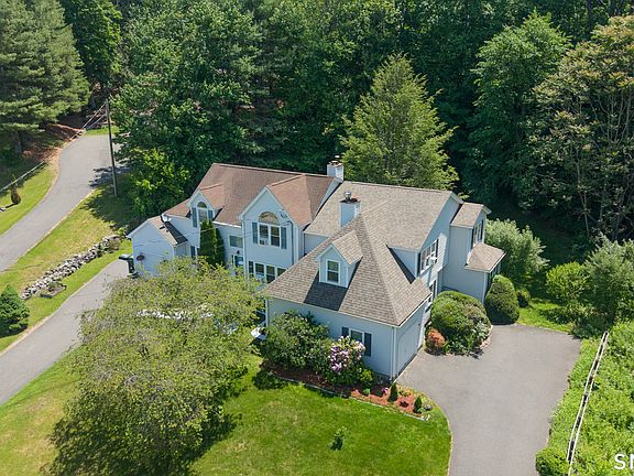3rd image of 6 Warren Drive #6