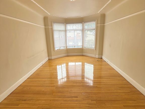 3rd image of 940 Bay St APT 1