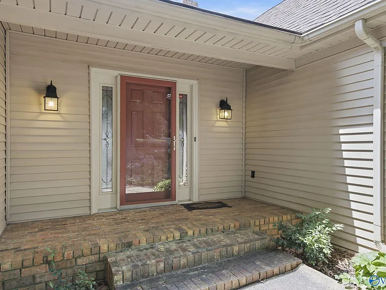 815 Baylor Dr SE — Photo 2