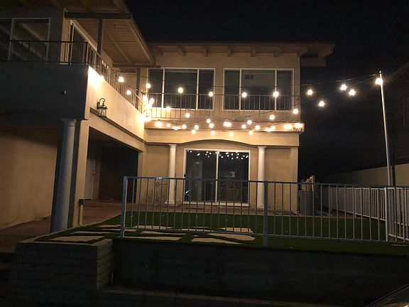 great night time front yard