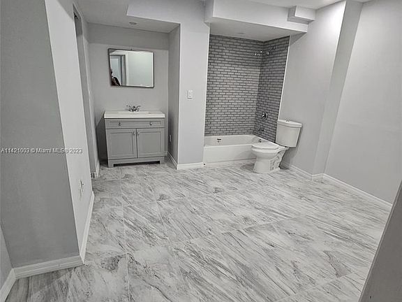4th image of 11111 Biscayne Blvd #6D