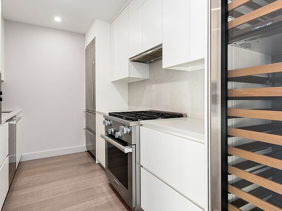 3rd image of 111 W 67th St APT 43F