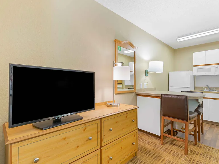 Studio Suite - 1 Queen Bed