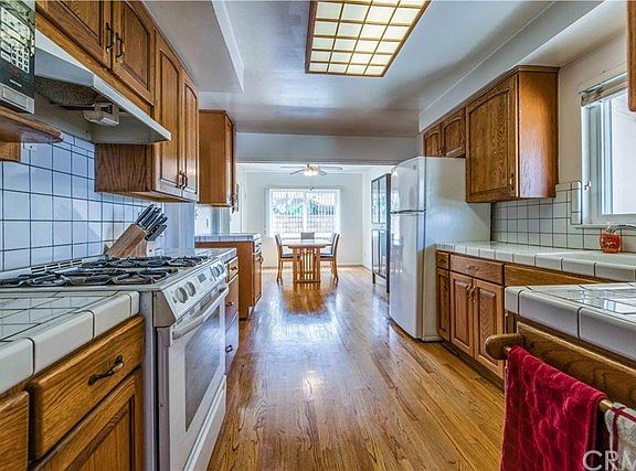 3rd image of 2163 W Victoria Ave