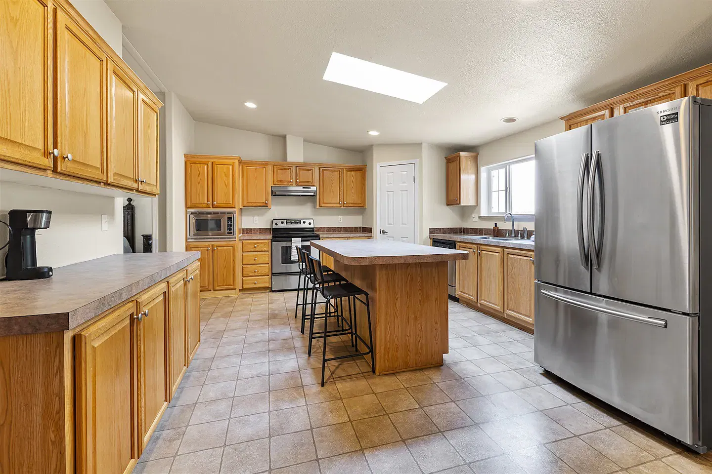 4 bed, 2280 sqft, $2,695 — Photo 1