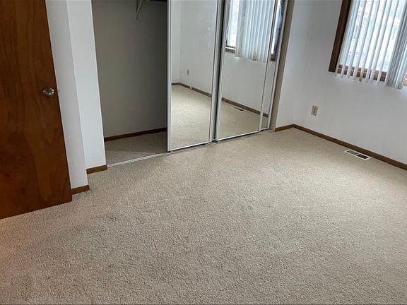 4th image of 850 Woodgate Dr