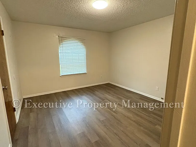 410 Jeffrey Ln — Photo 45