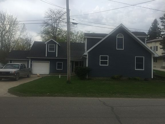 2nd image of 415 Lakeview St