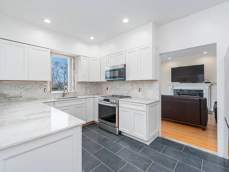 16125 Soundview Ave — Photo 12