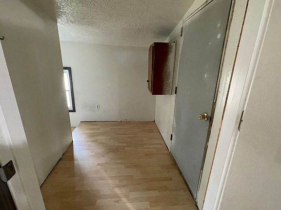 3rd image of 526 4th St SW