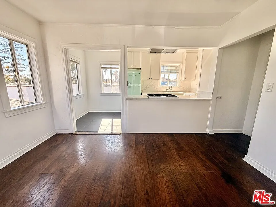 1 bed, 1.0 bath, 650 sqft, $2,350 — Photo 2