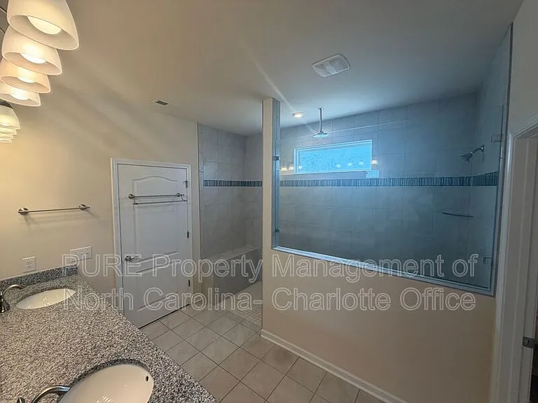 13818 Berkley Ave — Photo 28
