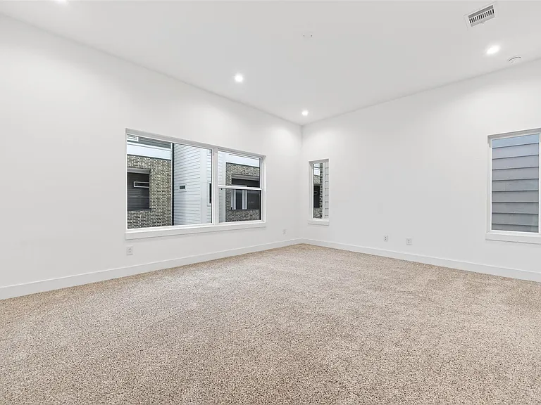 5841 Dolores St — Photo 24