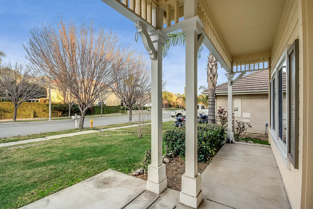 3 bed, 2057 sqft, $3,980 — Photo 2