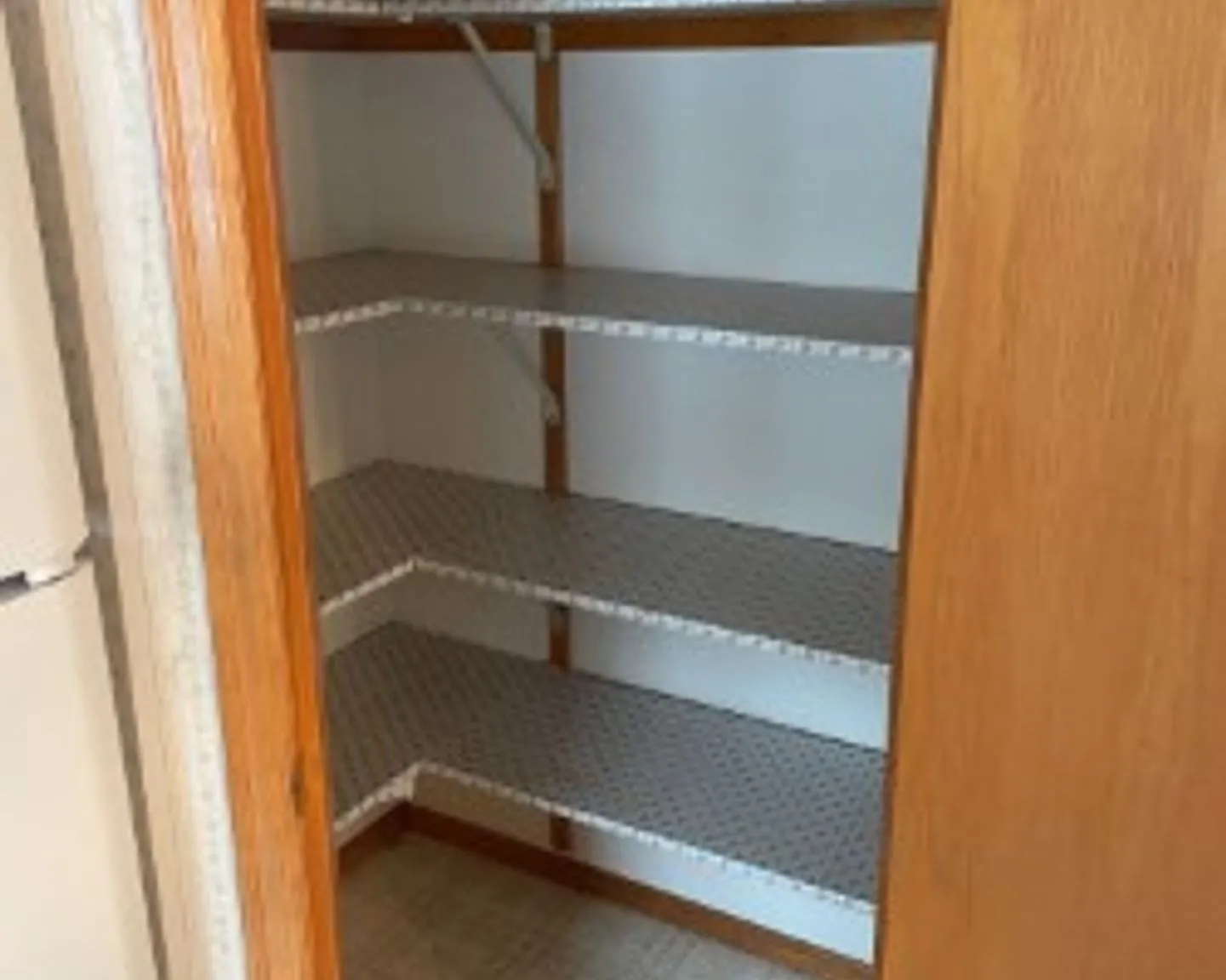 112 W 2nd St Unit B — Photo 4
