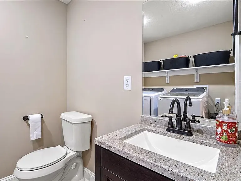 210 E Kay St — Photo 18