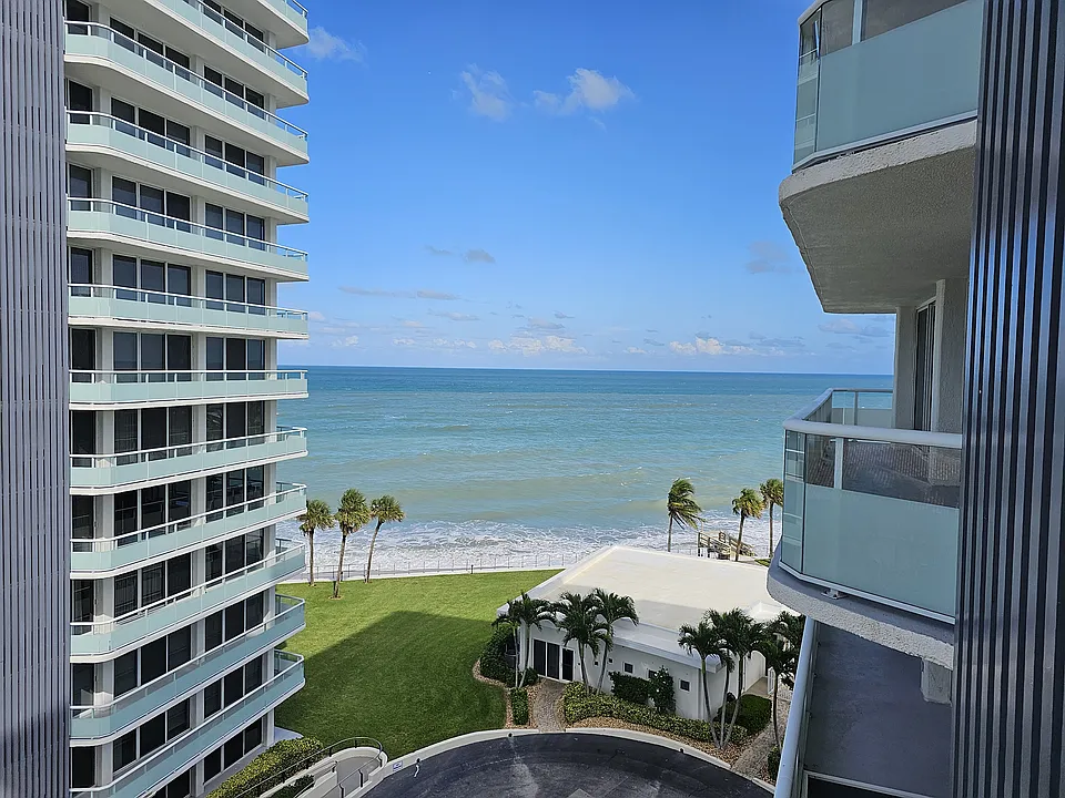 3554 Ocean Dr #702S