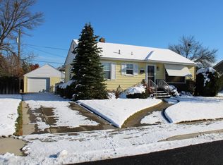 5716 N E St, Spokane, WA 99205