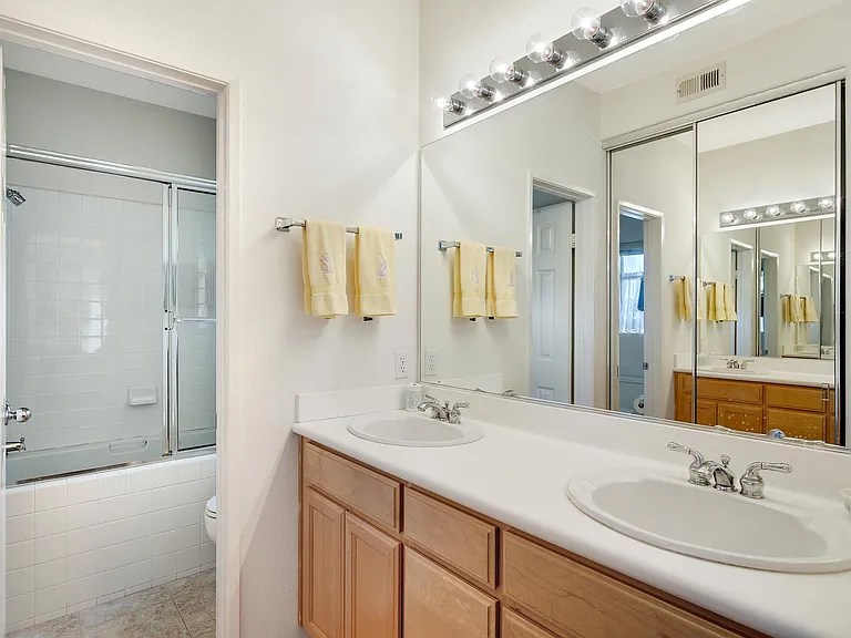 7505 Hazard Center Dr — Photo 21