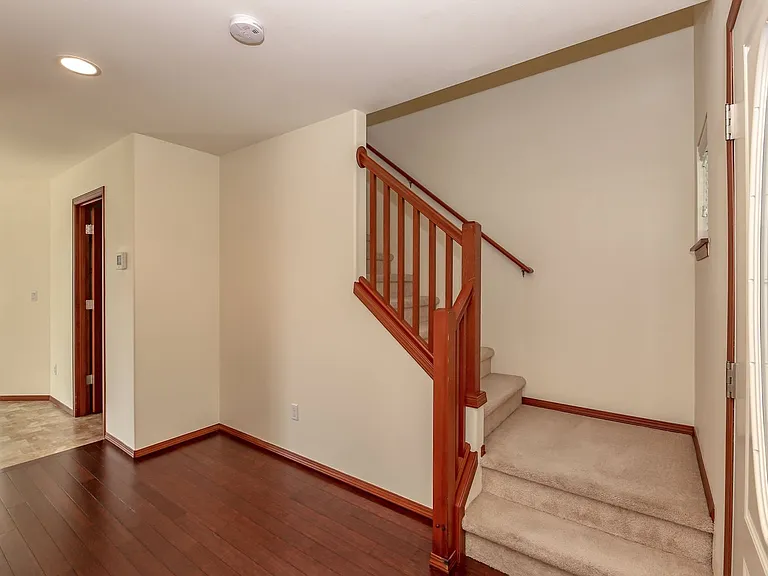 1187 Swan Loop — Photo 7