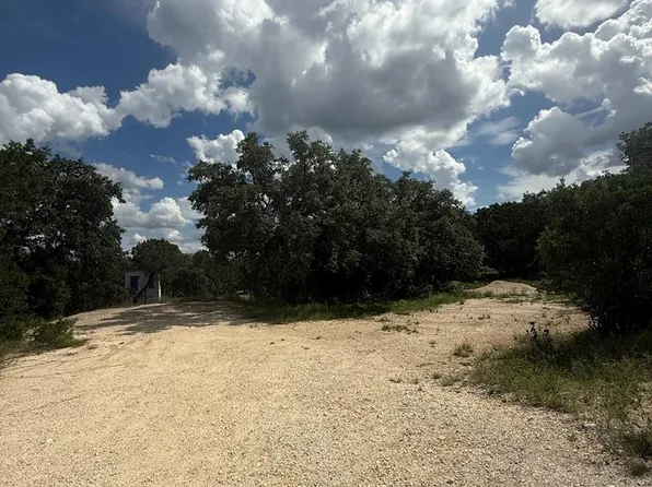 197 Rainbow Dr, Pipe Creek, TX 78063