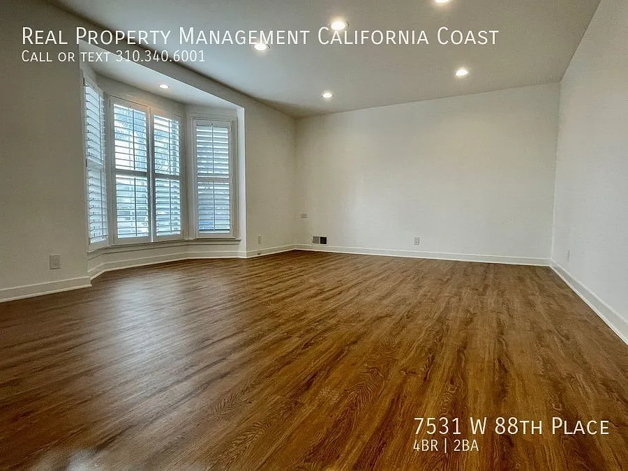 Gorgeous Updated 4BD/2BA Single Level Home — Photo 2