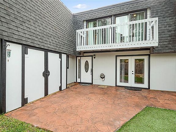 3rd image of 2545 Derbyshire Cir