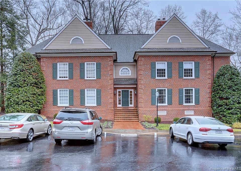 1st image of 204 Woodmere Dr #3A