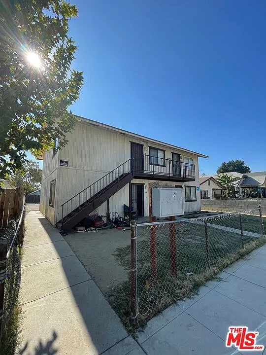 2 bed, 1.0 bath, 850 sqft, $1,350 — Photo 2