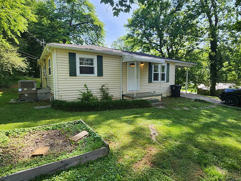204 Shryer Rd — Photo 1