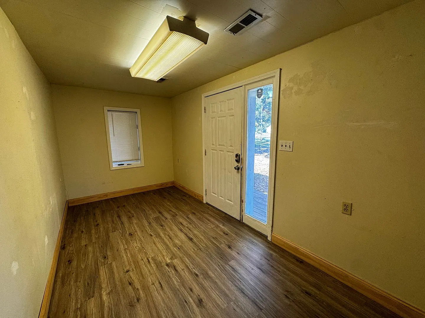 3 Bedroom House w/fenced in yard — Photo 4